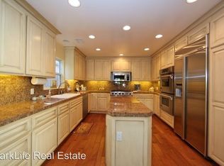 995 Cabrillo Ave, Coronado, CA 92118
