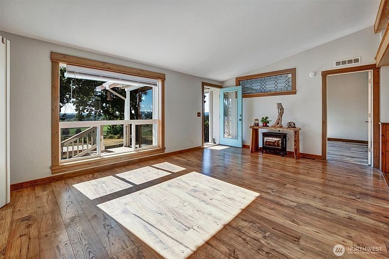 3rd image of 520 75th Avenue SE