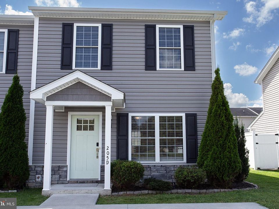 1st image of 205 15th St #D