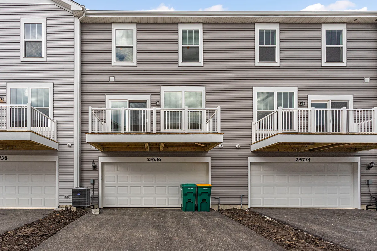 Building Photo - 25736 W Yorkshire Dr