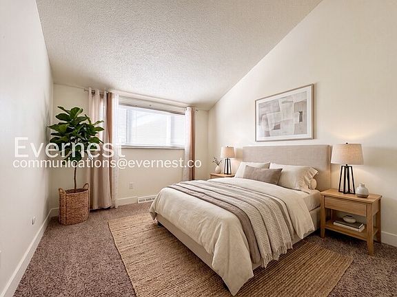 3rd image of 4286 E Maplewood Way
