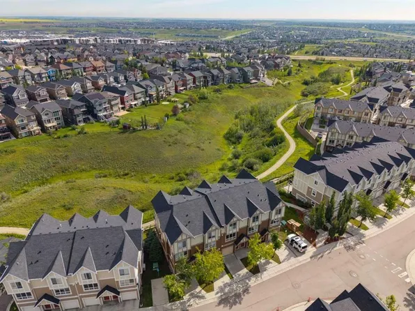 61 S Sherwood Ln NW, Calgary, AB T3R 0V3