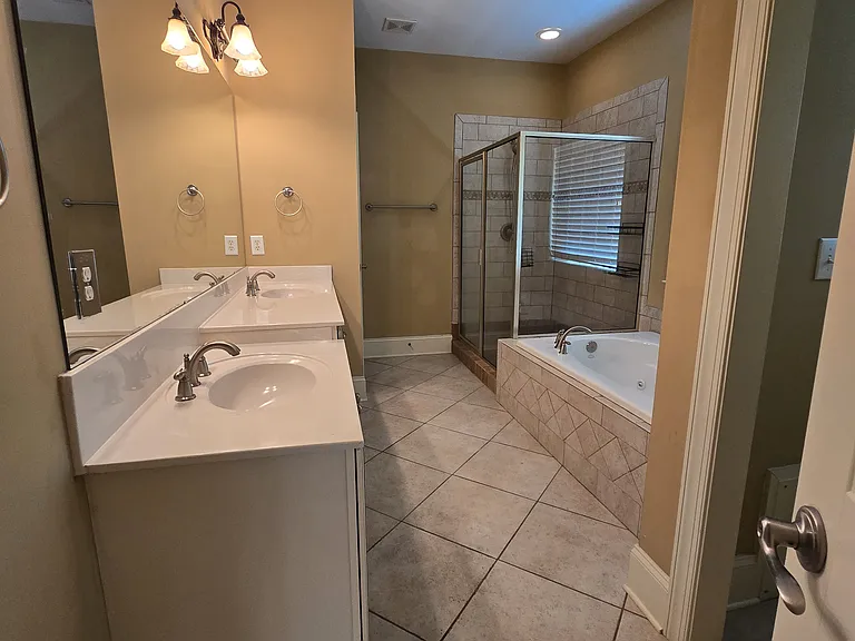 Master Bedroom Bathroom