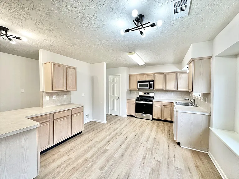 3907 Crystal Pass Ct — Photo 8