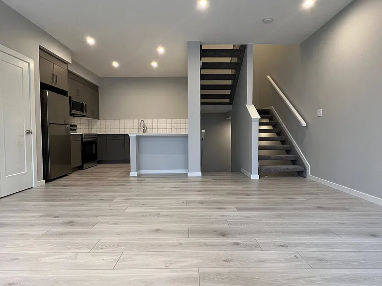 1304 Rutherford Rd SW — Photo 1