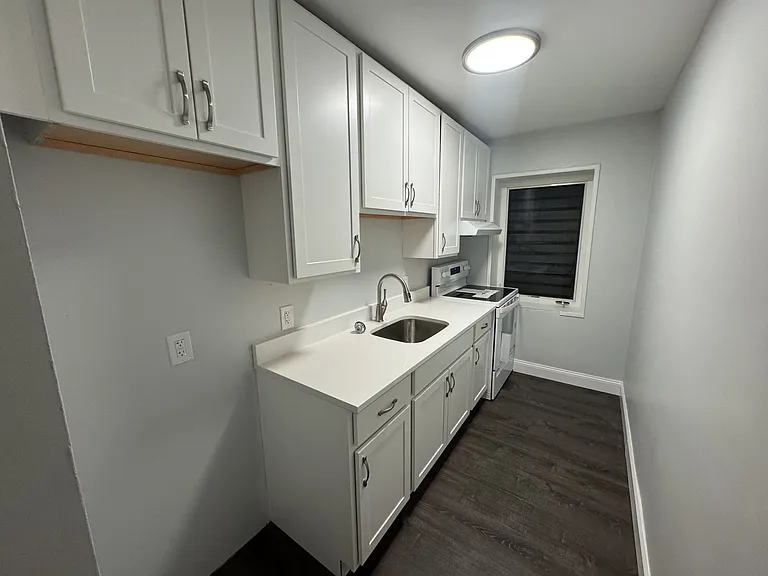 727 Main - 733 Rear — Photo 1