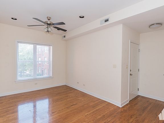 4th image of 853 W Cornelia Ave