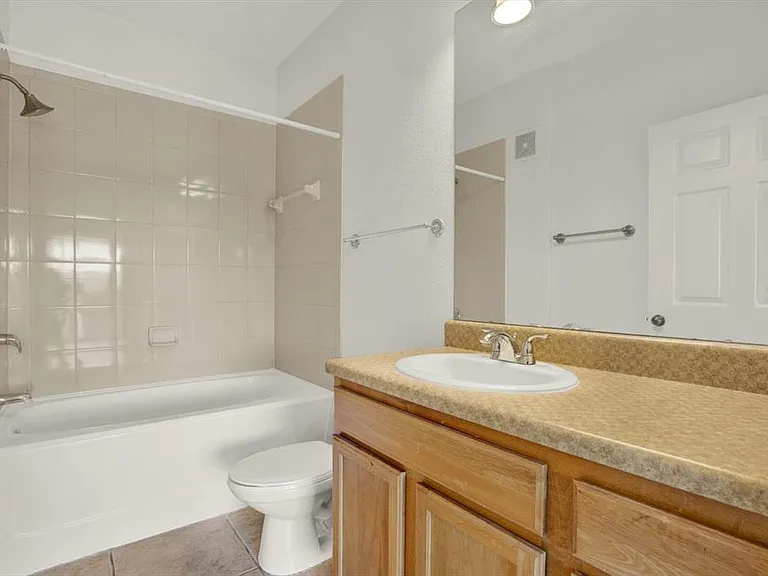 10201 Courtney Palms Blvd #304 — Photo 21
