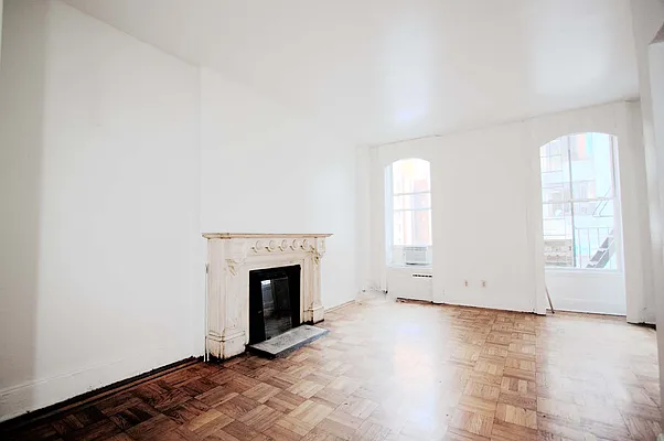 Rented by ROOM Real Estate | media 25