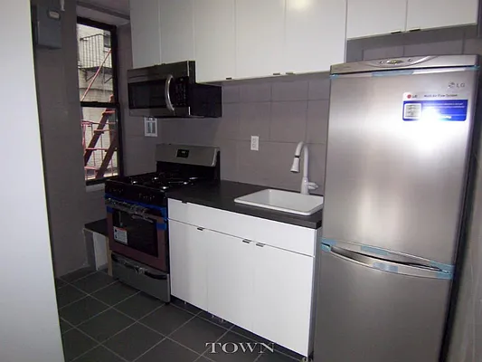 Rented by Town Residential | media 9