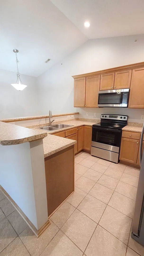 Meadow Court Apartments — Photo 4