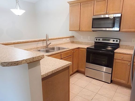 3rd image of 2000 Meadow Ct Unit 404