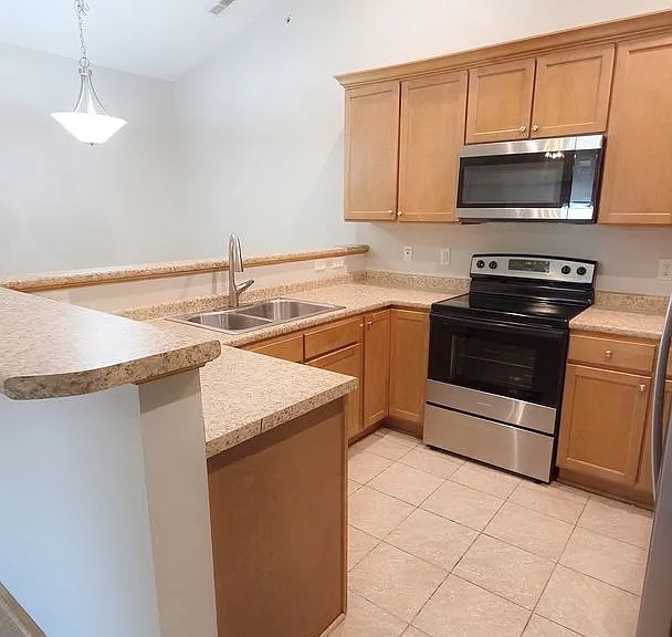 Meadow Court Apartments — Photo 4