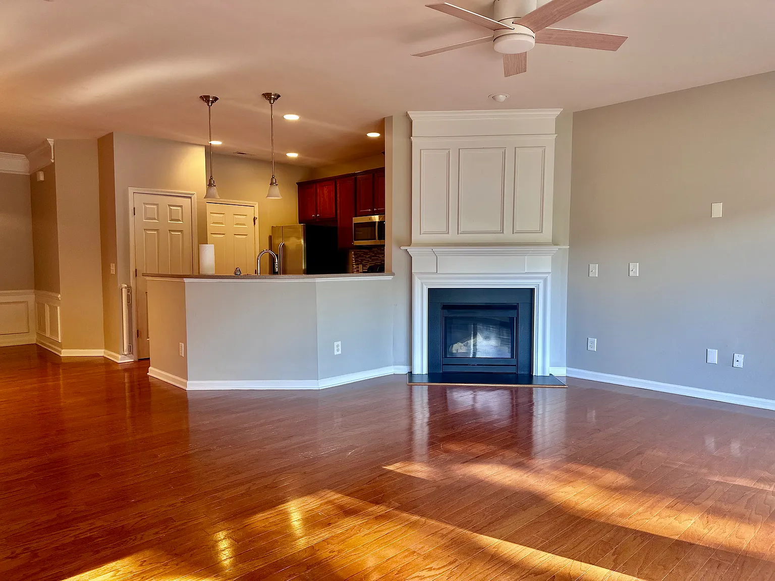 3 bed, 2.5 bath, 1547 sqft, $1,950 — Photo 3