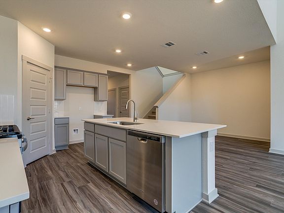 5th image of 200 Cupreata Ln