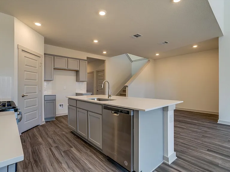 200 Cupreata Ln — Photo 5