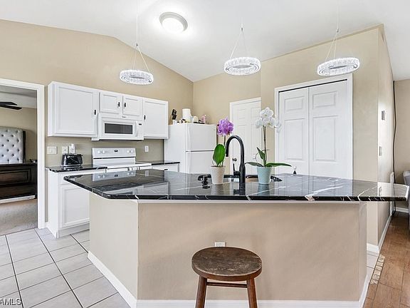 4th image of 354 Pinehurst Ave