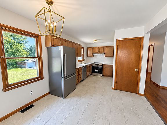 3rd image of 735 Eden Ct