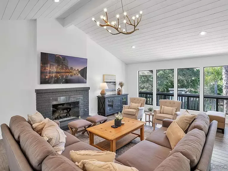 3550 Laketree Dr — Photo 6