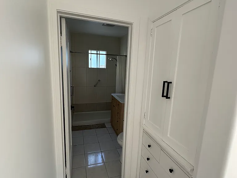 1182 N Kingsley Dr #1/2 — Photo 5