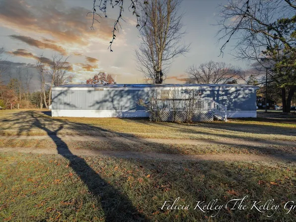 15017 Red Pine Dr NW, Kent City, MI 49330