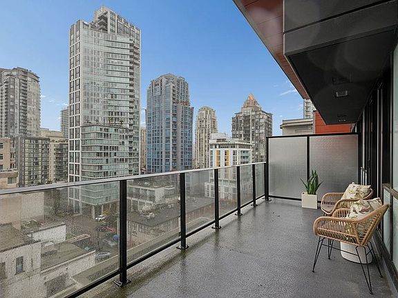 3rd image of 1325 Rolston St #902