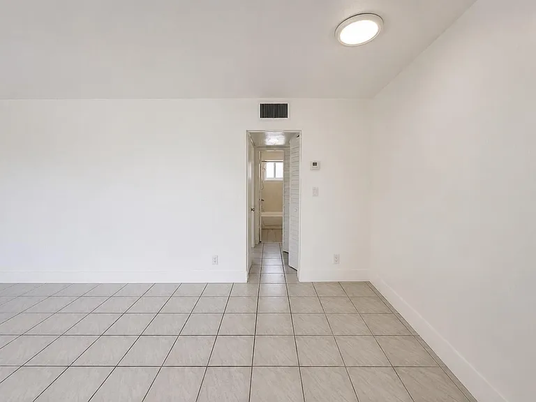 1857 Jefferson St #304 — Photo 8