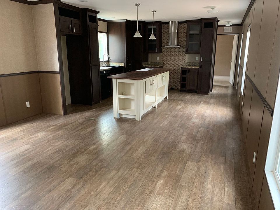 1st image of 23 1st Ave