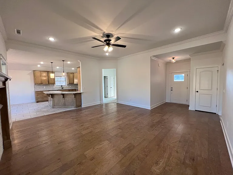 975 Sugar Pine St — Photo 3