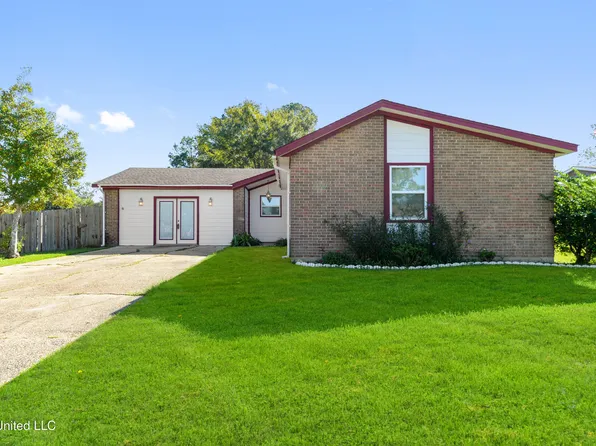 4824 Coventry Dr, Gautier, MS 39553