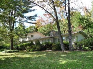 25 Old Brook Rd, West Hartford, CT 06117