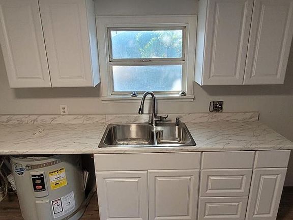 4th image of 15305 Portland Ave SW