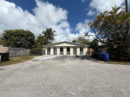 953 SW 16th St Photo 1