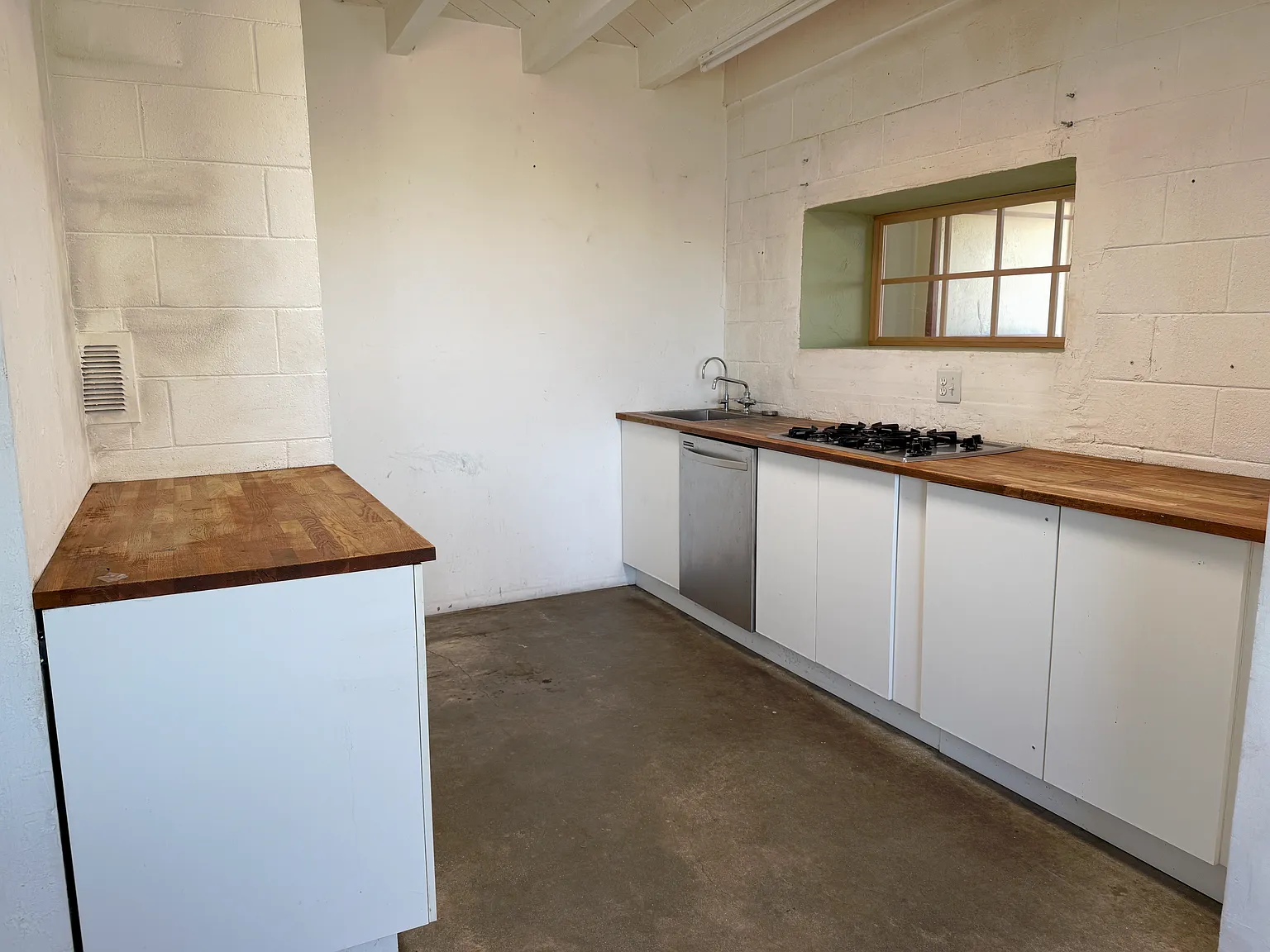 3 bed, 1990 sqft, $4,200 — Photo 2