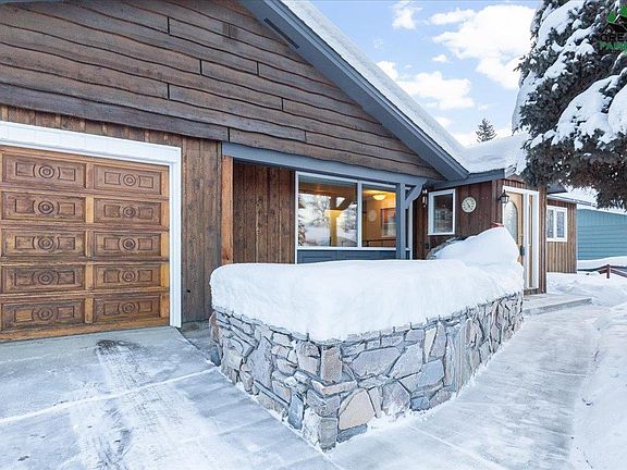 3rd image of 1021 Pedro St