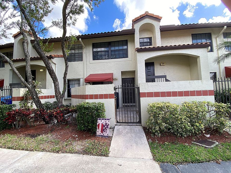 1st image of 807 Republic Ct