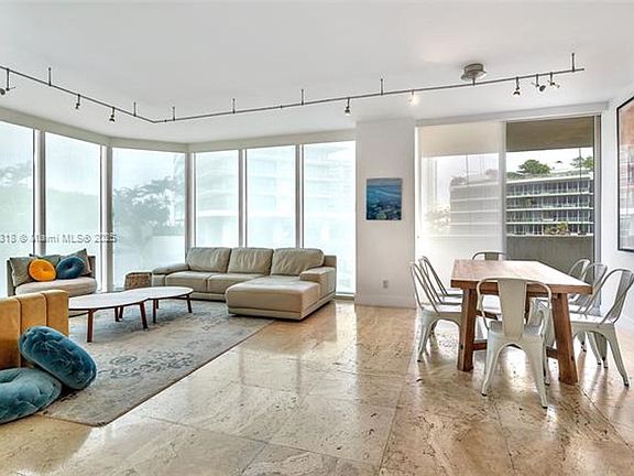 4th image of 300 S Pointe Dr APT 403