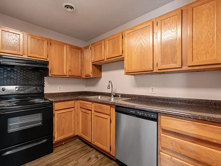 555 N Dupont Ave #C73 — Photo 6