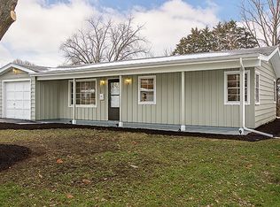 13 Cedar Dr, North Aurora, IL 60542