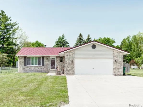 3153 Hidden Valley Dr, Port Huron, MI 48060