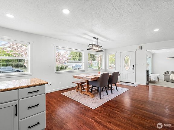 5th image of 317 Laurelhurst Drive SE