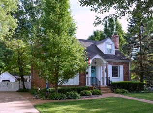 438 Central Pl, Saint Louis, MO 63122