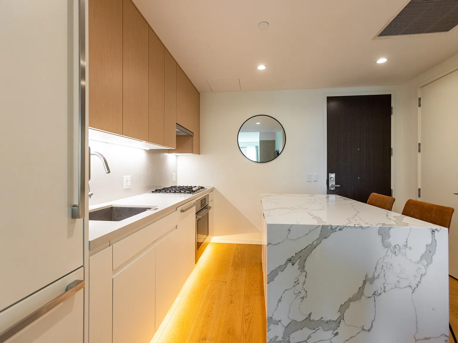 Studio, 565 sqft, $2,700 — Photo 2