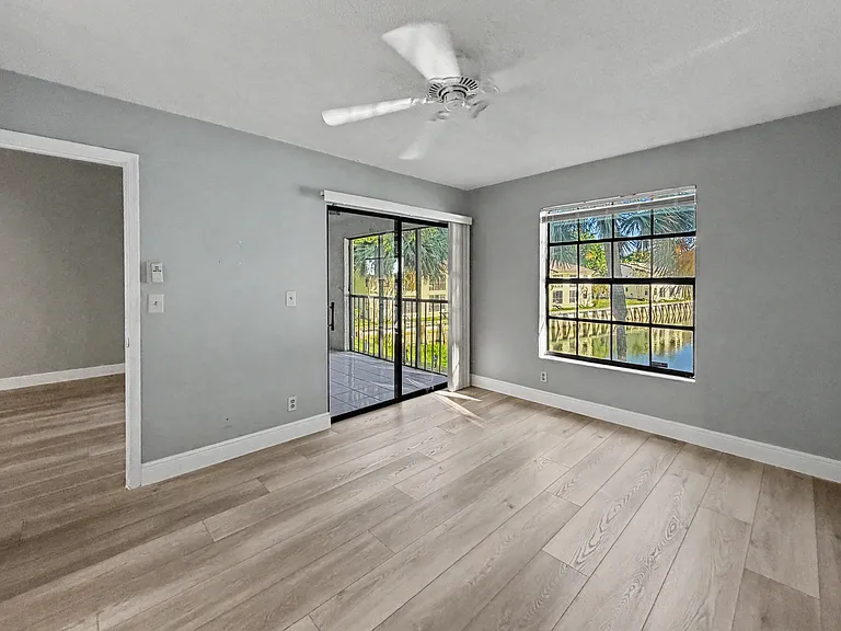 330 Palmwood Pl #210 — Photo 10