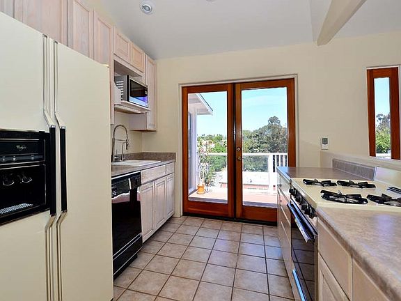 5th image of 3439 Georgia St