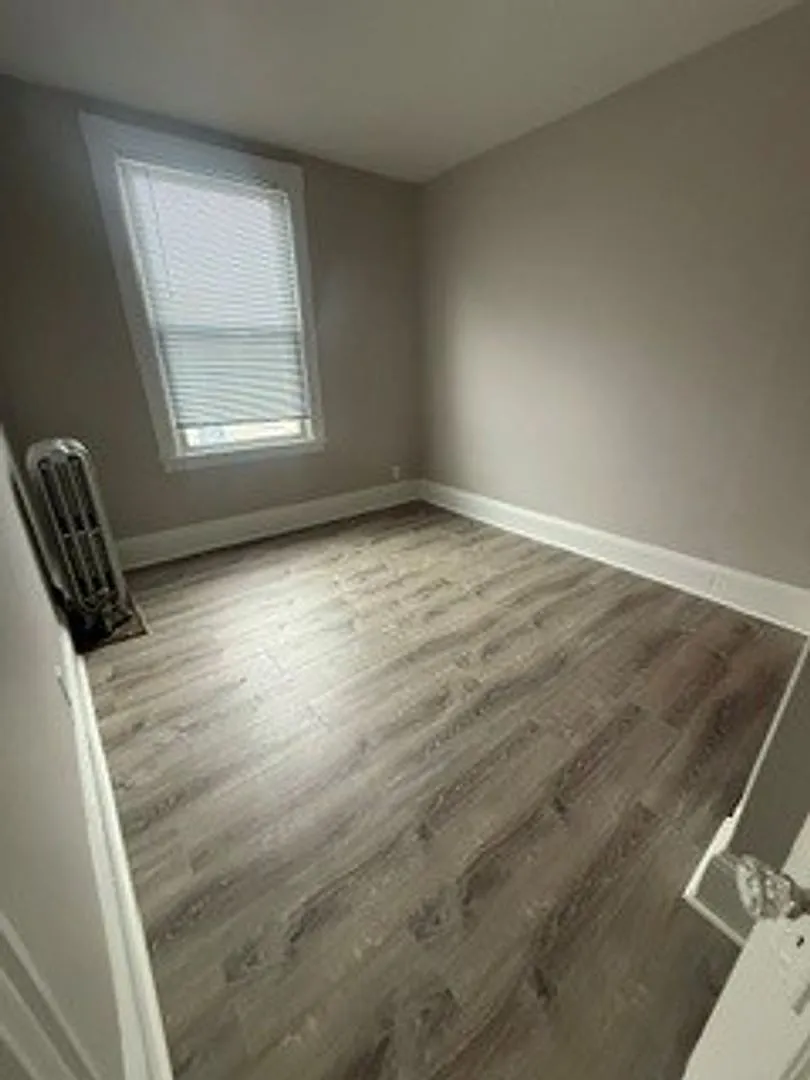 Spacious 1bedroom unit with large living room — Photo 2