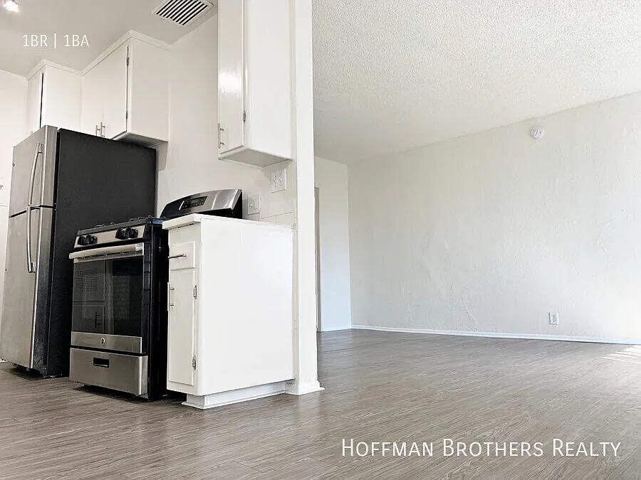 Building Photo - 4845 W Slauson Ave #5