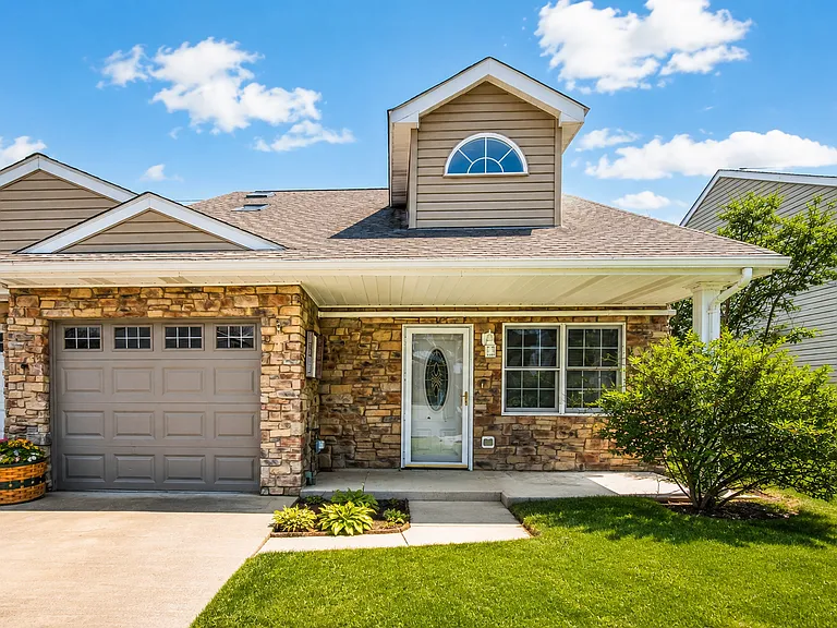 299 Garden Hill Dr — Photo 1