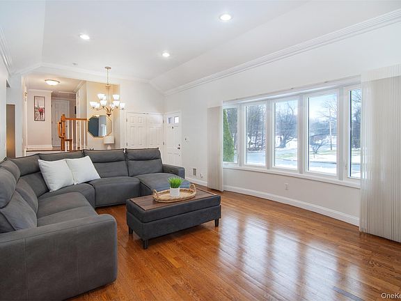 4th image of 99 Amherst Drive