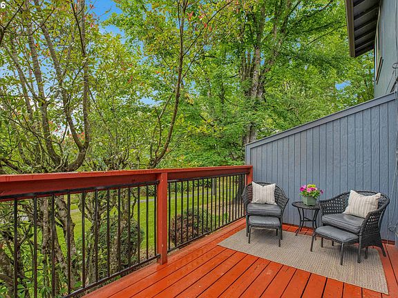 4th image of 23925 NE Treehill Dr